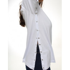 CAMISETA COM ABERTURA PELA LATERAL